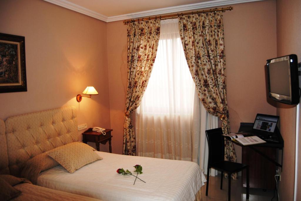 Cristina-Enea Hotel Valdeganga Phòng bức ảnh